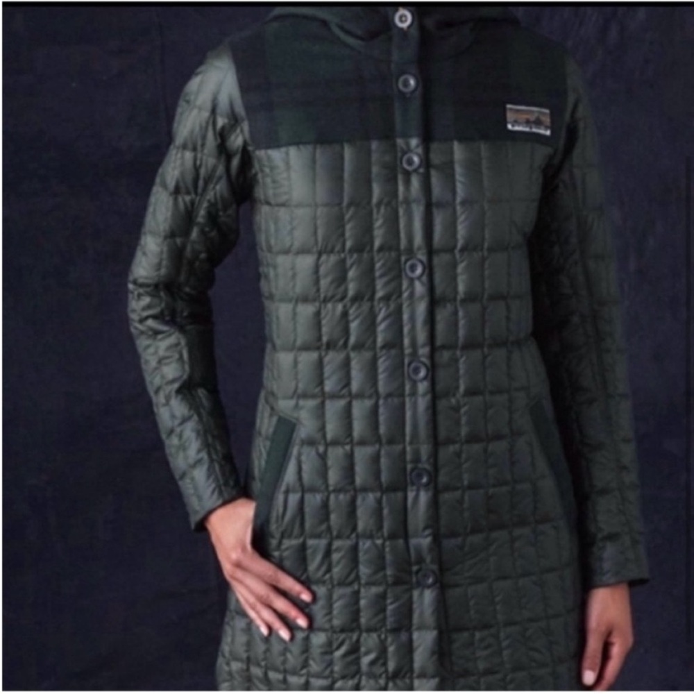 Patagonia Rare Recycled Down Hooded Coat Carbon
Green Medium - Picture 17 of 17